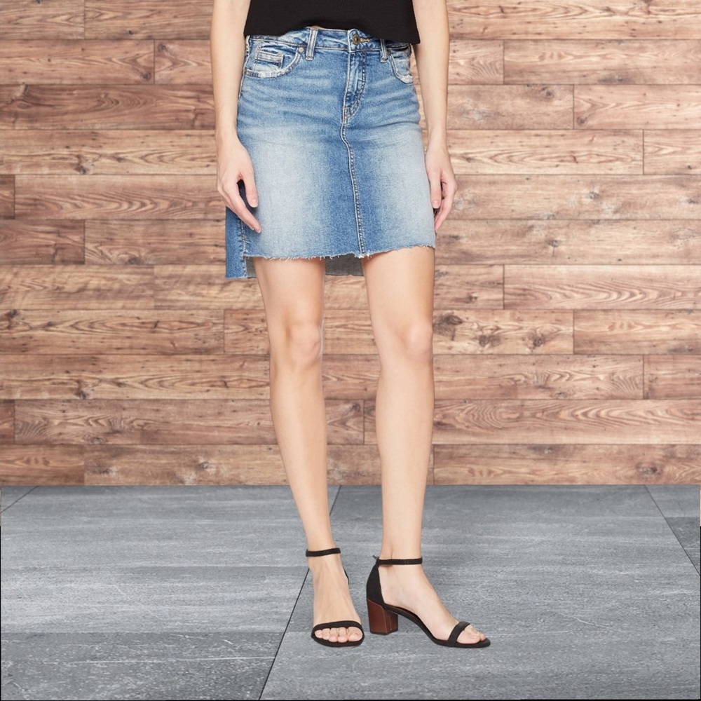 SILVER JEANS Denim Mid-Rise Skirt - Size 8  NWOT!!